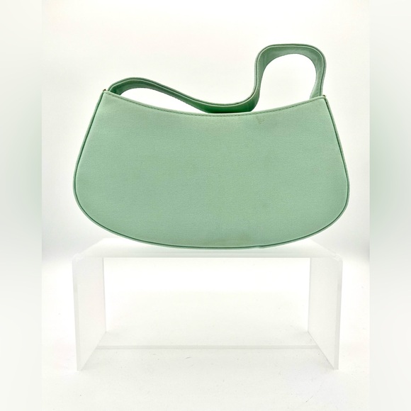 An elegant Escada, hand-sewn, embroidered handbag, using high quality 100% silk. - Picture 3 of 13